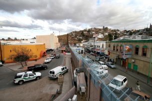 Mexican-American_border_at_Nogales